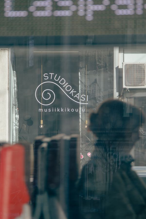 Tervetuload kiirrettömään musiikki ja joogastudioon keskellä töölöä.